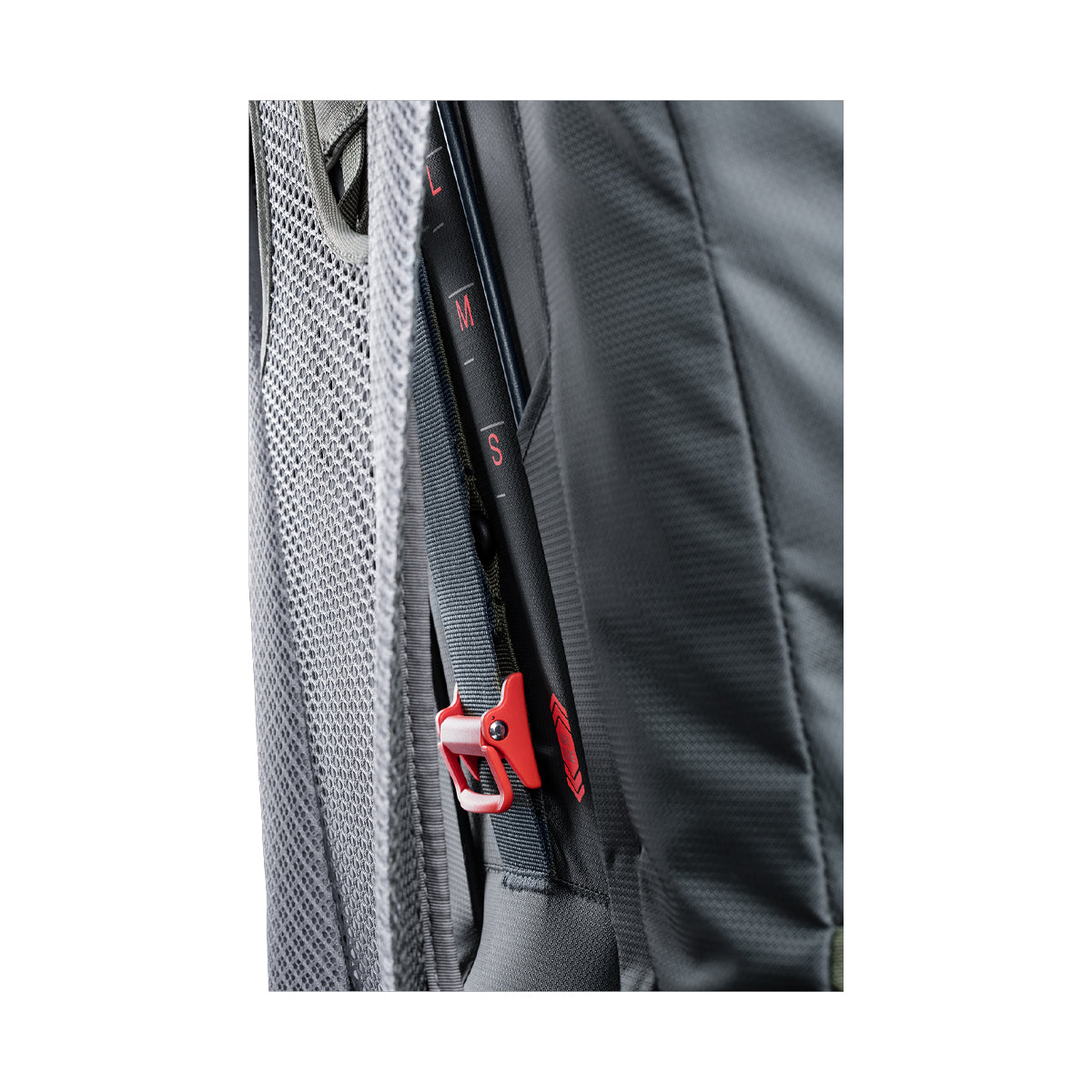 Rucsac Barbati Deuter Futura Air Trek 50+10L Black-Graphite