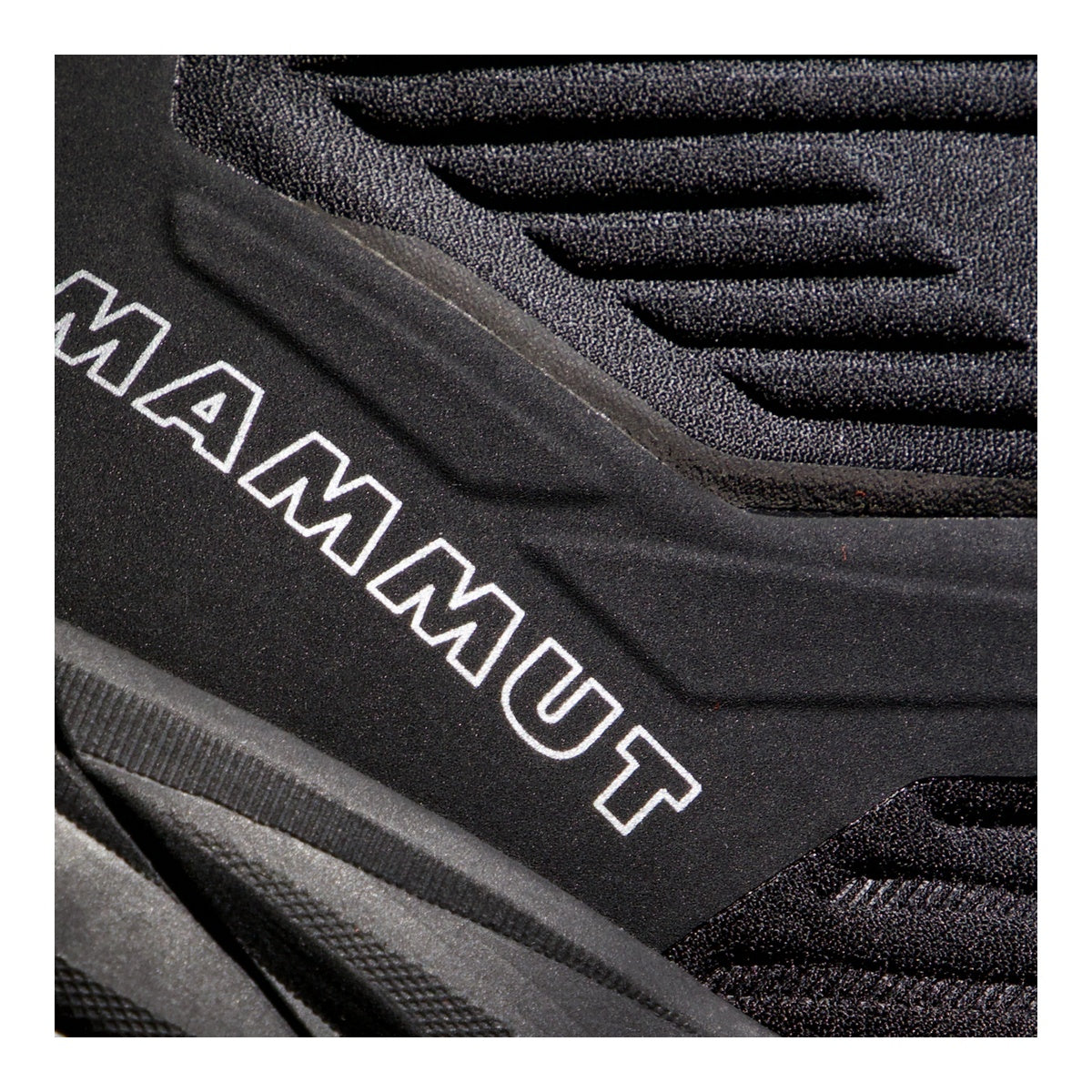 Bocanci Drumetie Femei Mammut Ultimate III Mid GTX Black