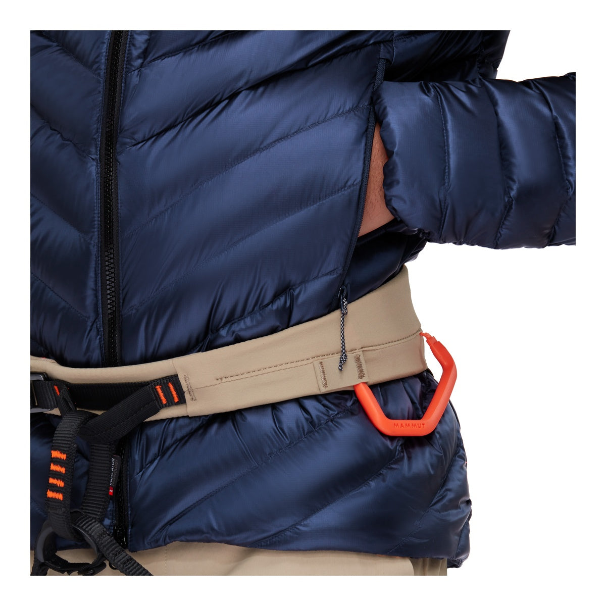 Geaca Puf Barbati Mammut Broad Peak IN Hooded Marine-Black