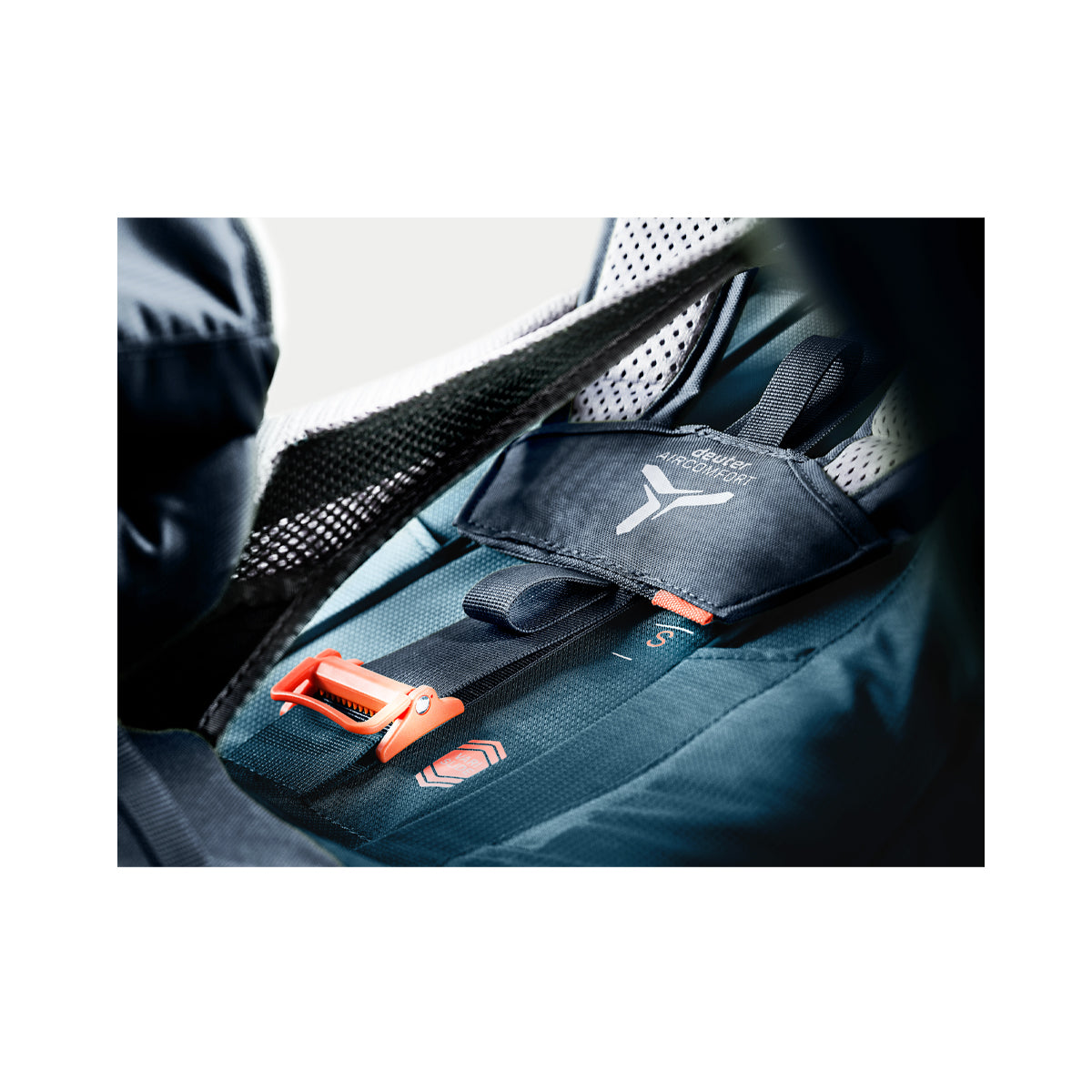 Rucsac Barbati Deuter Futura Air Trek 50+10L Atlantic-Ink