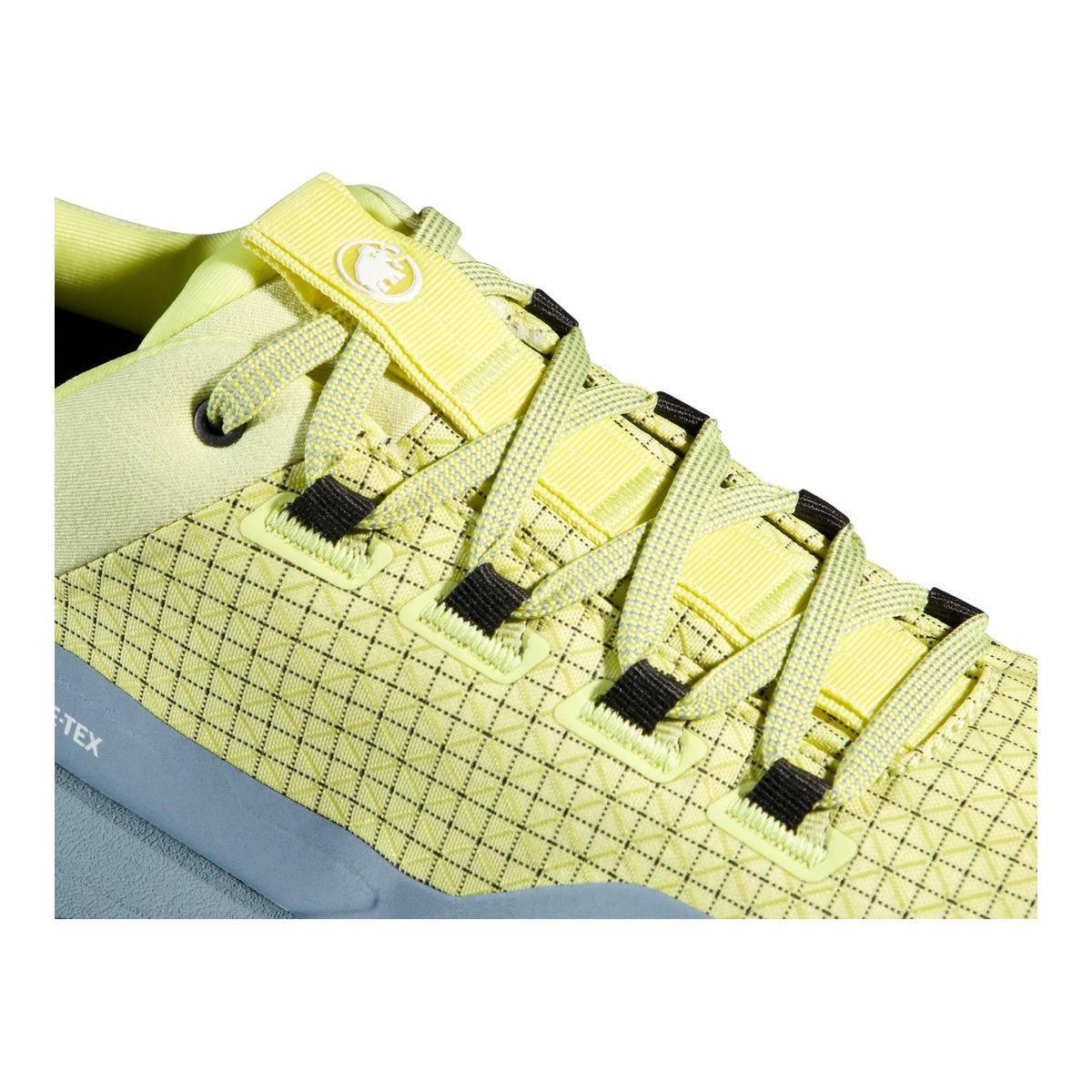 Pantofi Drumetie Femei Mammut Sertig III Low GTX Holunder-Nebla